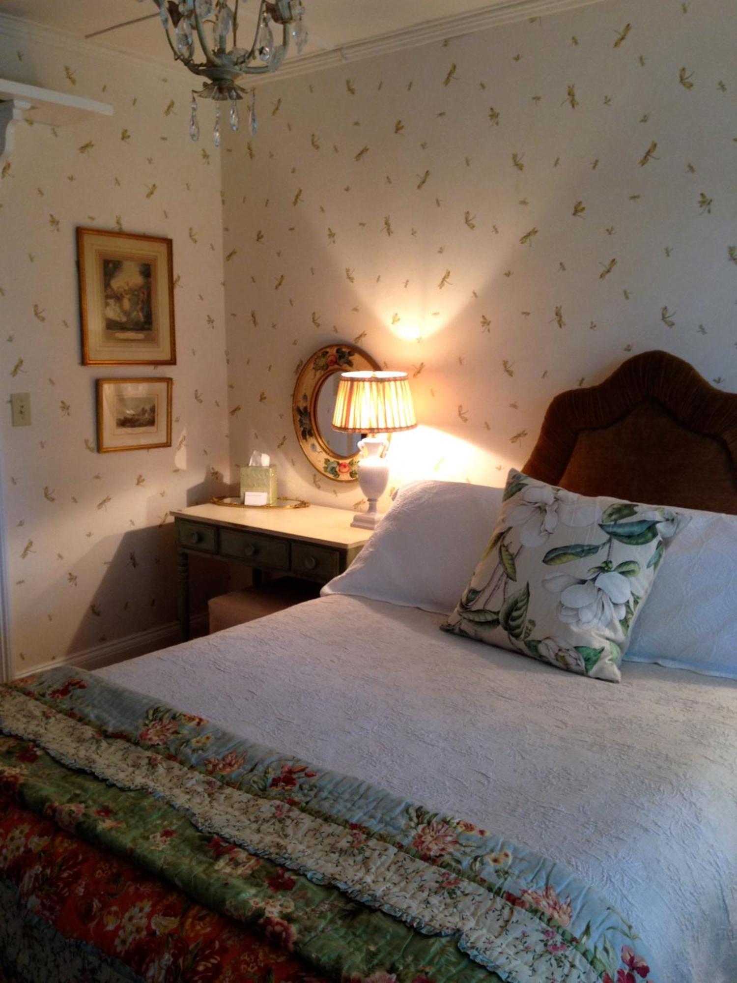 Hilltop House Bed & Breakfast Amenia Exterior photo