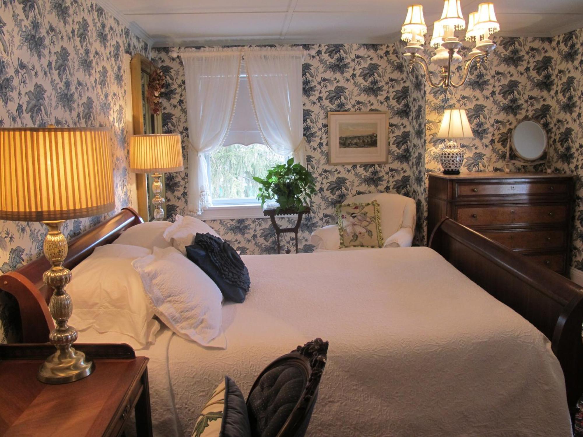 Hilltop House Bed & Breakfast Amenia Exterior photo