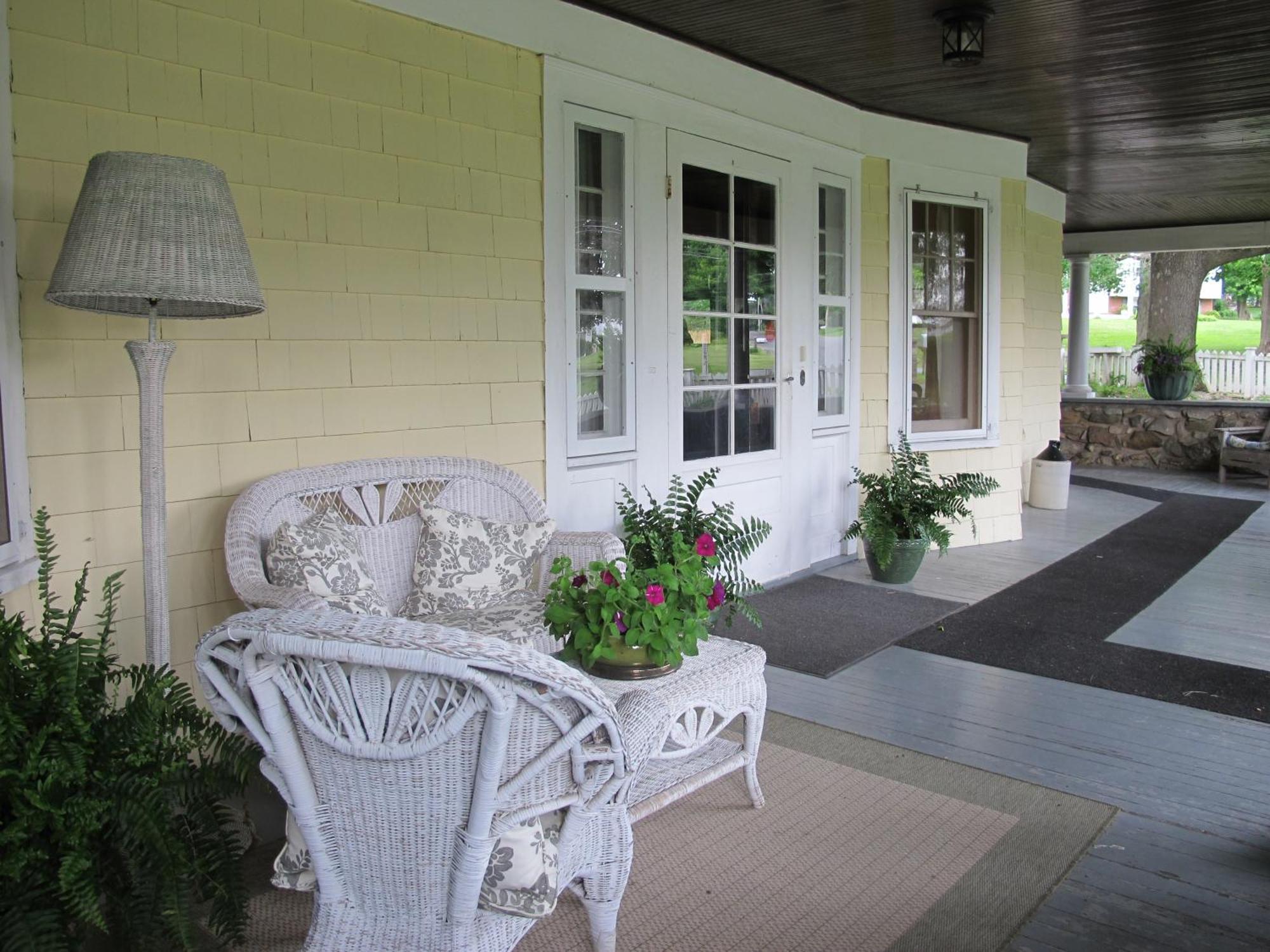 Hilltop House Bed & Breakfast Amenia Exterior photo