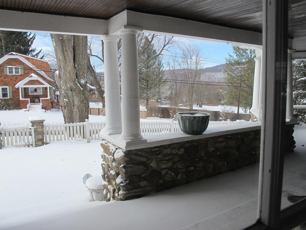 Hilltop House Bed & Breakfast Amenia Exterior photo