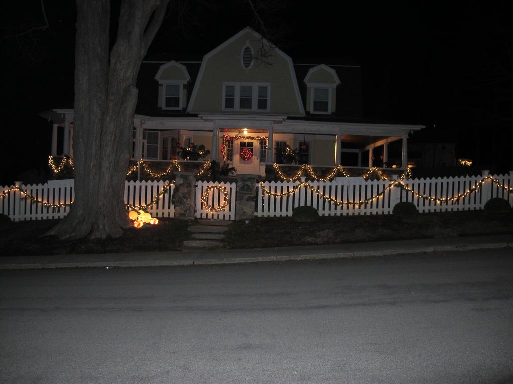 Hilltop House Bed & Breakfast Amenia Exterior photo