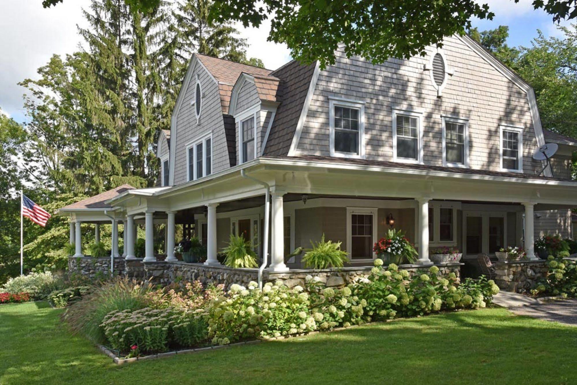 Hilltop House Bed & Breakfast Amenia Exterior photo