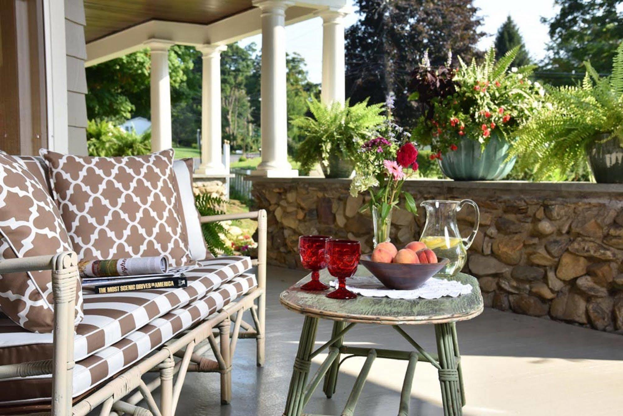 Hilltop House Bed & Breakfast Amenia Exterior photo