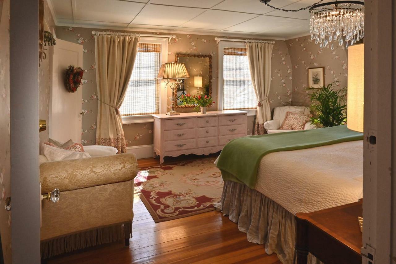 Hilltop House Bed & Breakfast Amenia Exterior photo