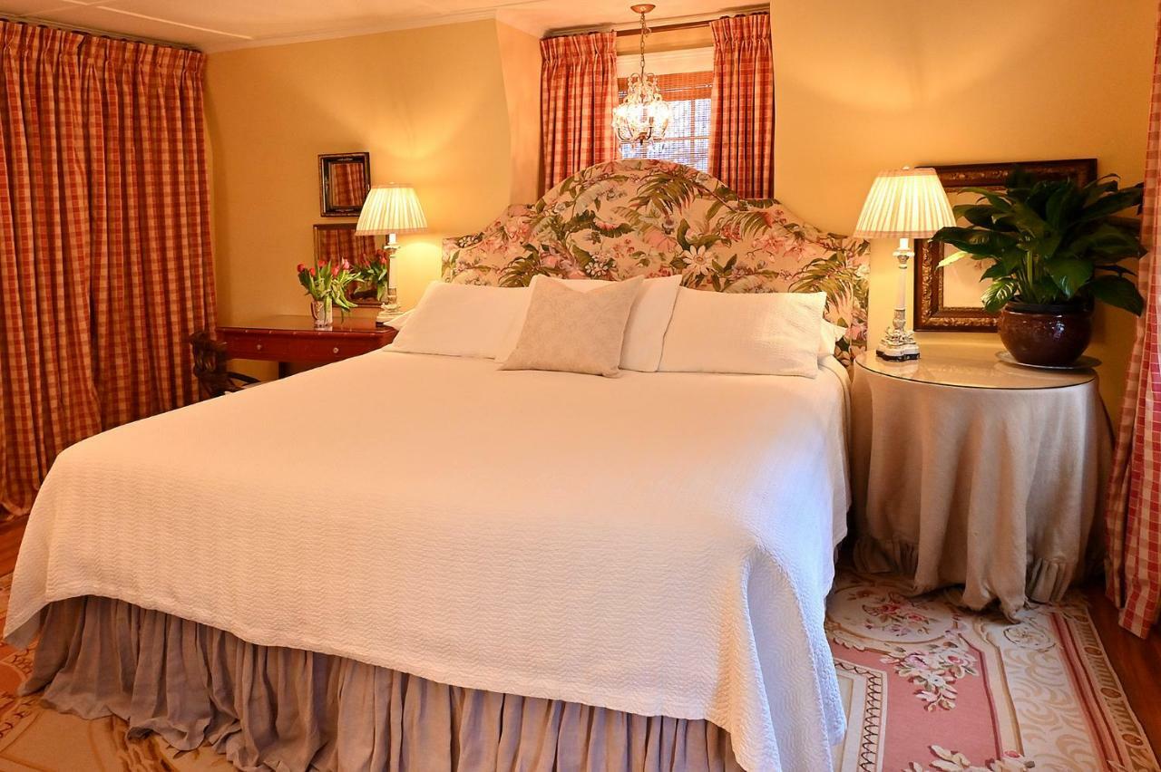 Hilltop House Bed & Breakfast Amenia Exterior photo