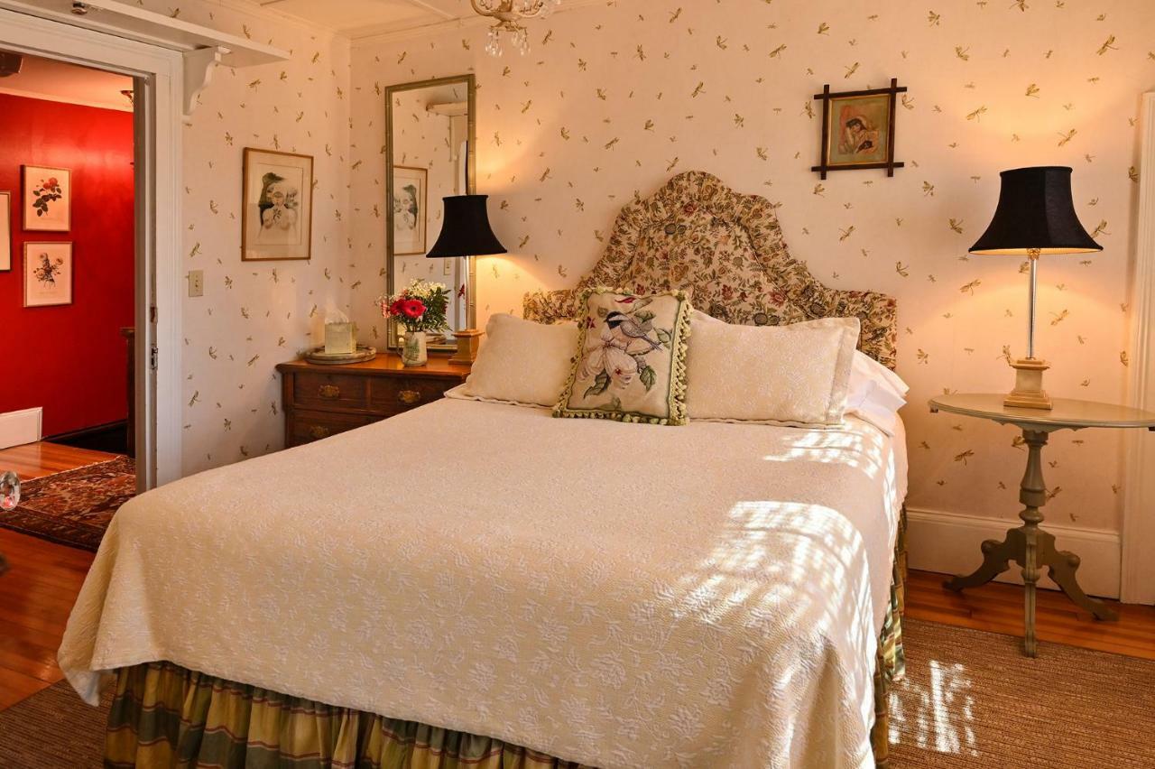 Hilltop House Bed & Breakfast Amenia Exterior photo