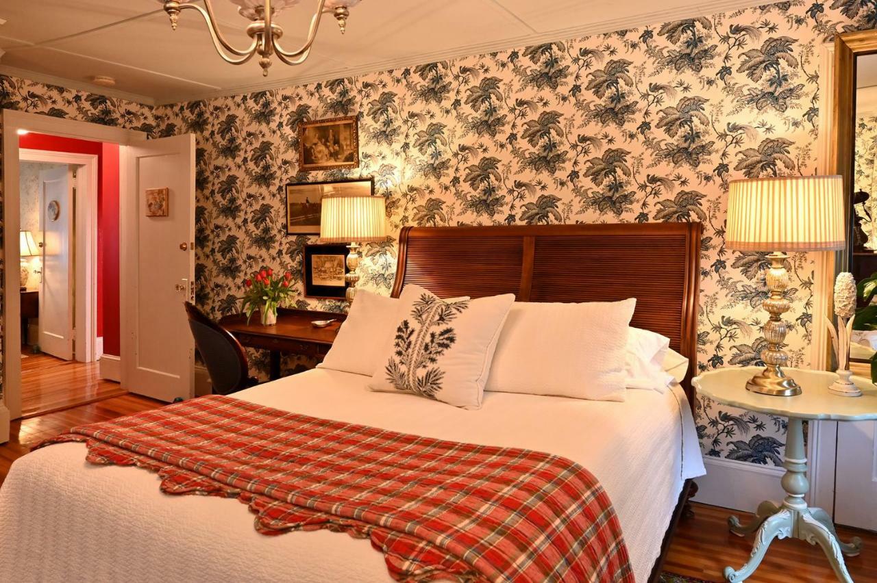 Hilltop House Bed & Breakfast Amenia Exterior photo