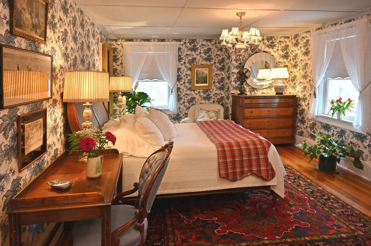 Hilltop House Bed & Breakfast Amenia Exterior photo