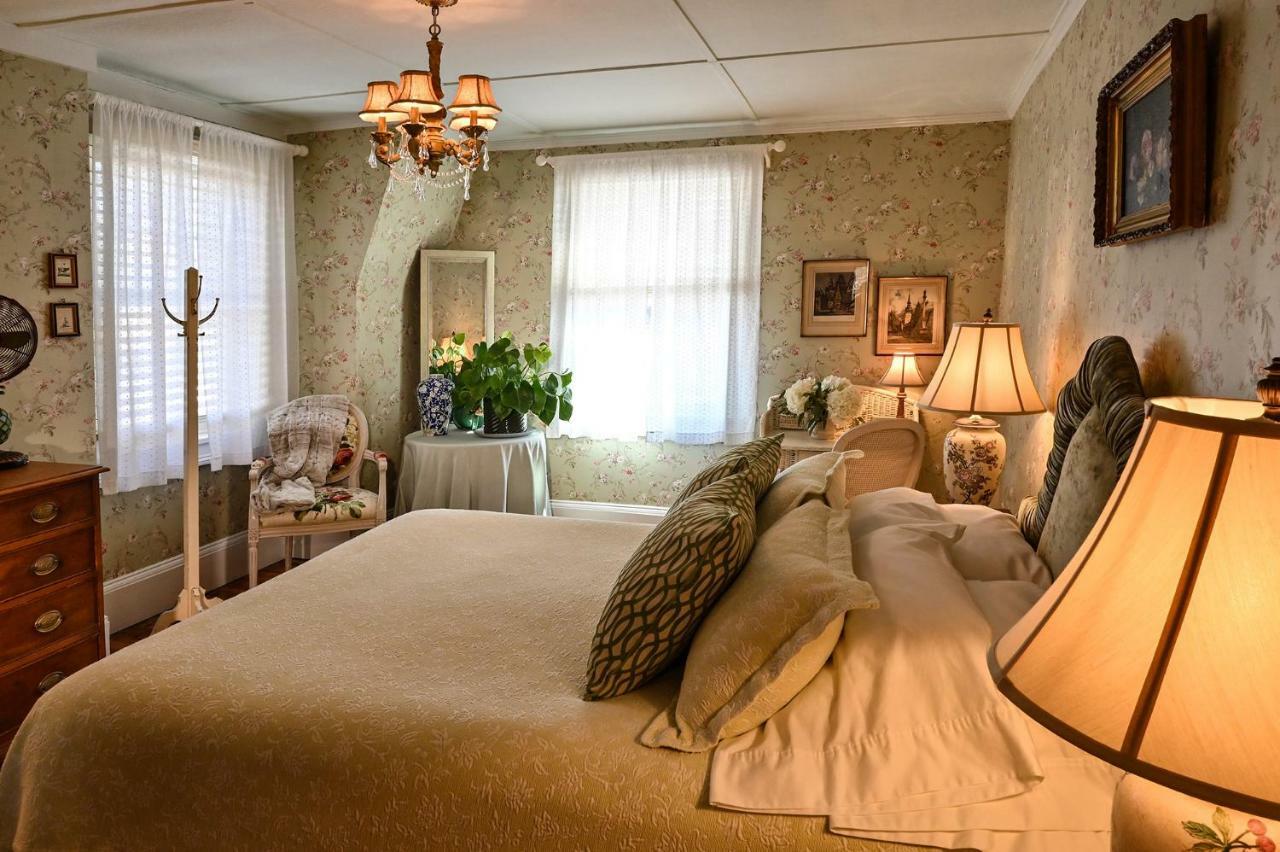 Hilltop House Bed & Breakfast Amenia Exterior photo